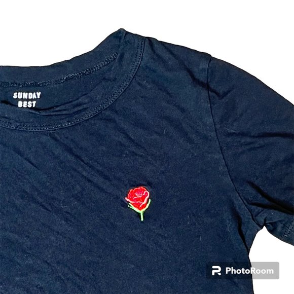 Aritzia Sunday Best shrunken tee shirt with rose embroidery - size XS - Picture 2 of 3
